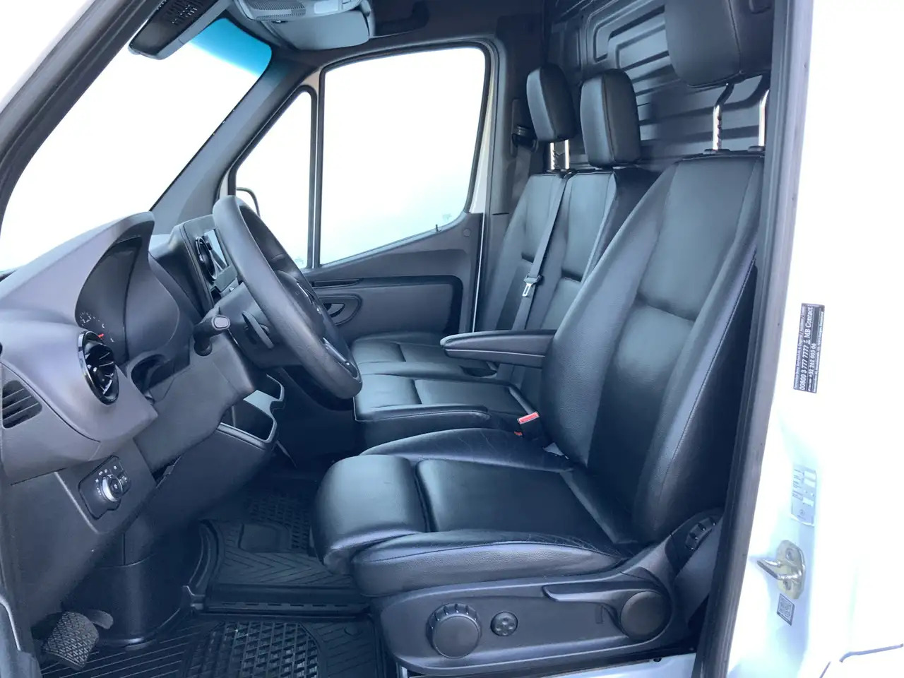 Mercedes-Benz Sprinter 319 3.0 CDI L2H2 Automaat Airco Navi Cruise Leer 3 - Pakettiauto: kuva Mercedes-Benz Sprinter 319 3.0 CDI L2H2 Automaat Airco Navi Cruise Leer 3 - Pakettiauto Mercedes-Benz Sprinter 319 3.0 CDI L2H2 Automaat Airco Navi Cruise Leer 3 - Pakettiauto: kuva Mercedes-Benz Sprinter 319 3.0 CDI L2H2 Automaat Airco Navi Cruise Leer 3 - Pakettiauto
