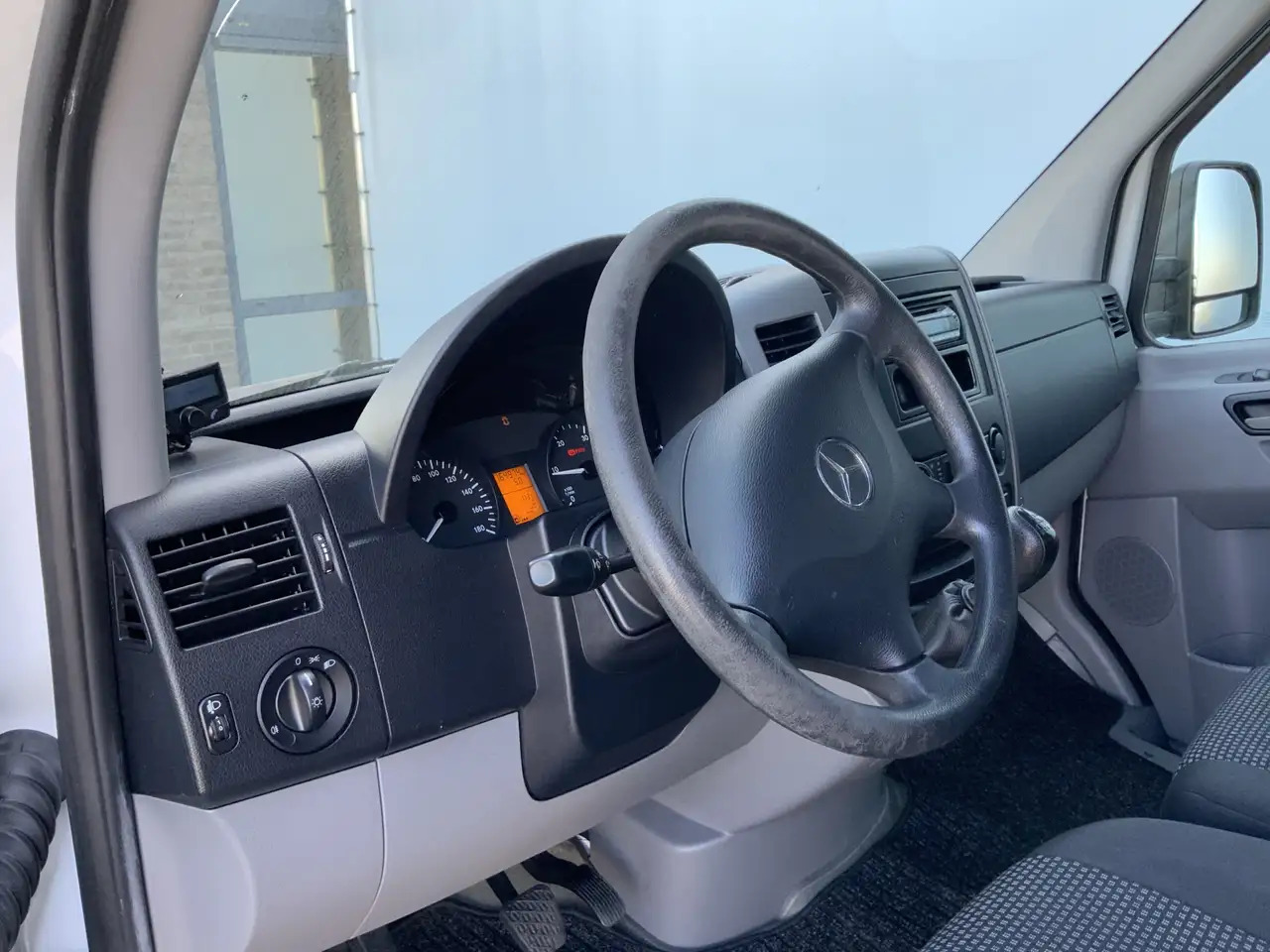 Mercedes-Benz Sprinter 515 2.2 CDI 432 Meubelbak 5,10 MTR.&Deuren Airco 3 - Jakeluauto: kuva Mercedes-Benz Sprinter 515 2.2 CDI 432 Meubelbak 5,10 MTR.&Deuren Airco 3 - Jakeluauto Mercedes-Benz Sprinter 515 2.2 CDI 432 Meubelbak 5,10 MTR.&Deuren Airco 3 - Jakeluauto: kuva Mercedes-Benz Sprinter 515 2.2 CDI 432 Meubelbak 5,10 MTR.&Deuren Airco 3 - Jakeluauto