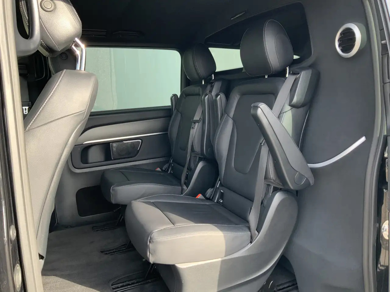 Mercedes-Benz V 300 300d Extra Lang Dub Cab Autom. Avantgarde Edition - Jatko-ohjaamo kevyt kuorma-auto: kuva Mercedes-Benz V 300 300d Extra Lang Dub Cab Autom. Avantgarde Edition - Jatko-ohjaamo kevyt kuorma-auto Mercedes-Benz V 300 300d Extra Lang Dub Cab Autom. Avantgarde Edition - Jatko-ohjaamo kevyt kuorma-auto: kuva Mercedes-Benz V 300 300d Extra Lang Dub Cab Autom. Avantgarde Edition - Jatko-ohjaamo kevyt kuorma-auto