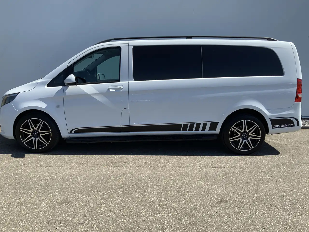 Mercedes-Benz Vito Tourer XL 114 CDI Autom. Airco Cruise Camera Alu V - Pakettiauto: kuva Mercedes-Benz Vito Tourer XL 114 CDI Autom. Airco Cruise Camera Alu V - Pakettiauto Mercedes-Benz Vito Tourer XL 114 CDI Autom. Airco Cruise Camera Alu V - Pakettiauto: kuva Mercedes-Benz Vito Tourer XL 114 CDI Autom. Airco Cruise Camera Alu V - Pakettiauto