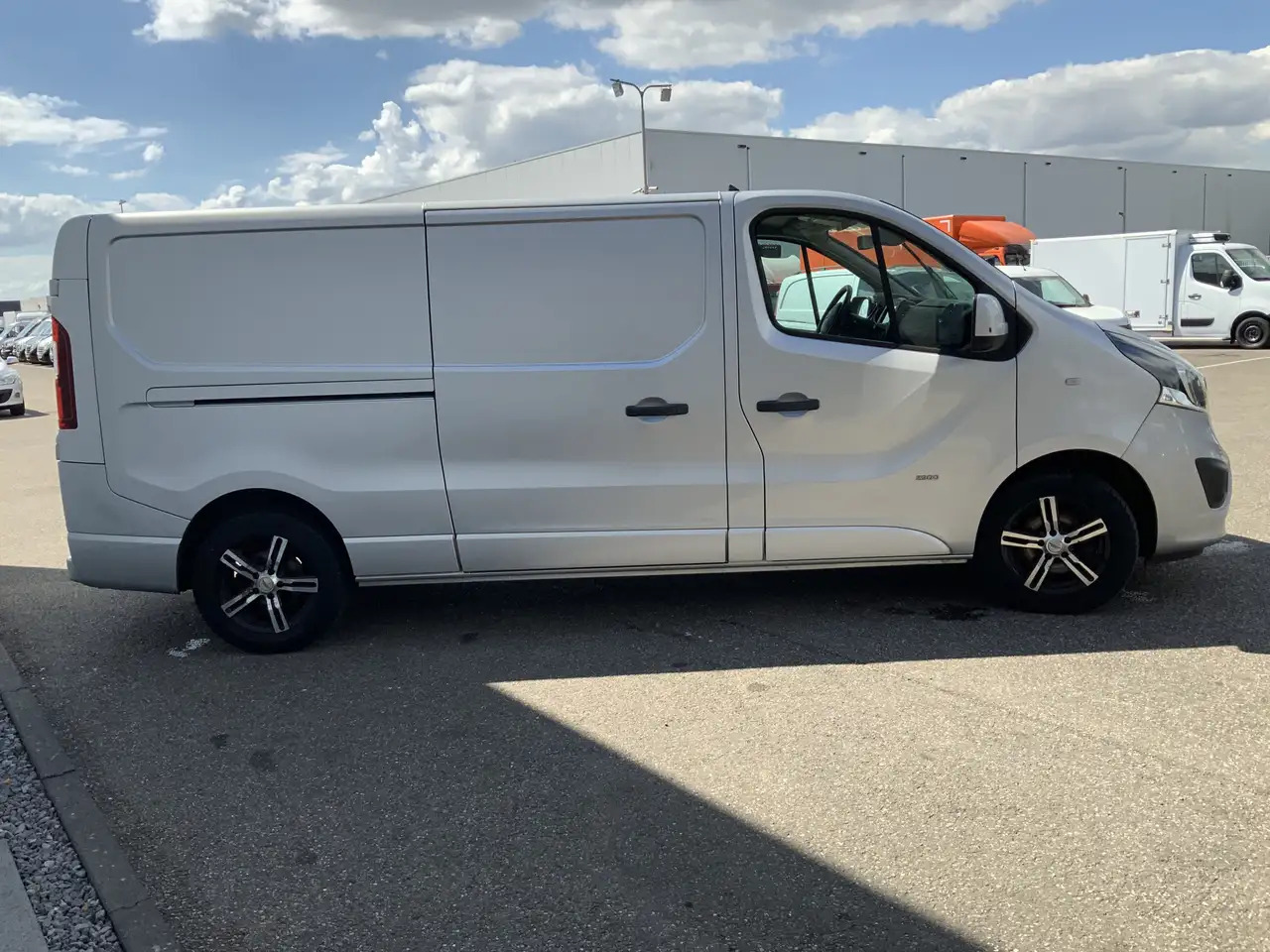 Opel Vivaro 1.6 CDTI L2H1 Sport EcoFlex (MOTOR DEFECT !!!!)Air - Pakettiauto: kuva Opel Vivaro 1.6 CDTI L2H1 Sport EcoFlex (MOTOR DEFECT !!!!)Air - Pakettiauto Opel Vivaro 1.6 CDTI L2H1 Sport EcoFlex (MOTOR DEFECT !!!!)Air - Pakettiauto: kuva Opel Vivaro 1.6 CDTI L2H1 Sport EcoFlex (MOTOR DEFECT !!!!)Air - Pakettiauto