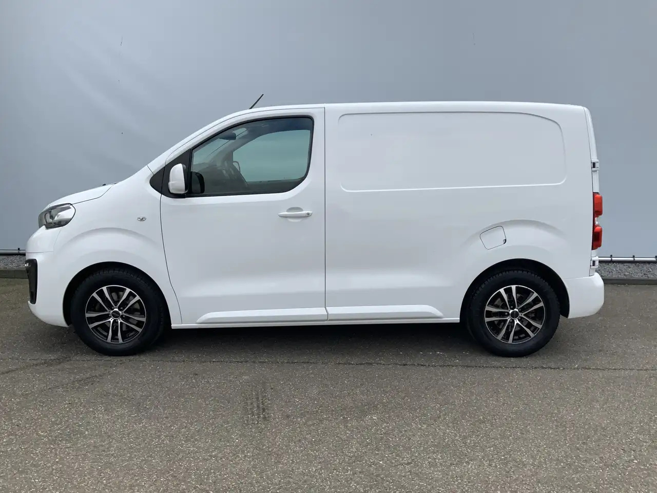 Peugeot Expert 227C 2.0 BlueHDI 150 Premium Pack Airco Cruise Cam - Pakettiauto: kuva Peugeot Expert 227C 2.0 BlueHDI 150 Premium Pack Airco Cruise Cam - Pakettiauto Peugeot Expert 227C 2.0 BlueHDI 150 Premium Pack Airco Cruise Cam - Pakettiauto: kuva Peugeot Expert 227C 2.0 BlueHDI 150 Premium Pack Airco Cruise Cam - Pakettiauto