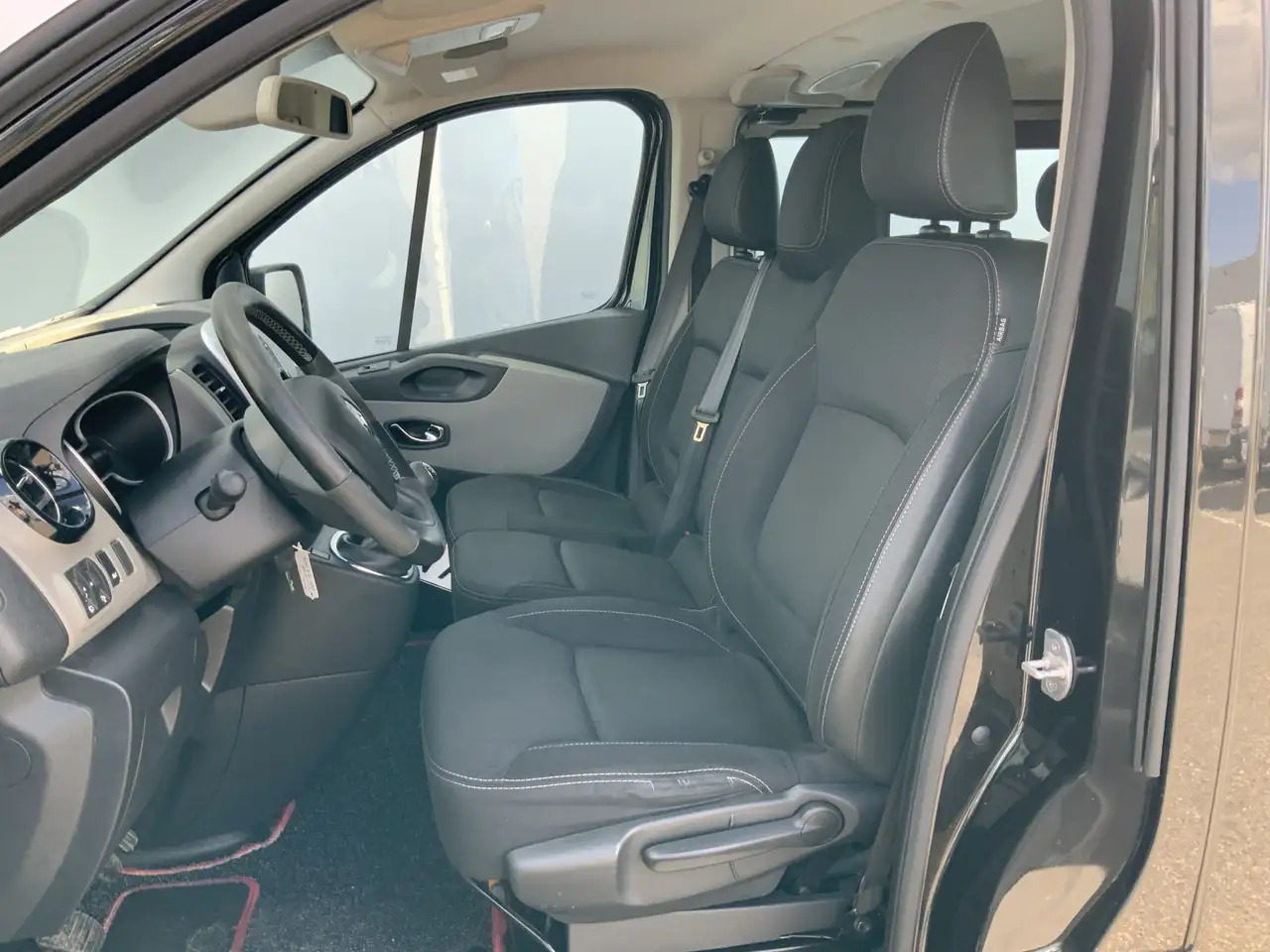 Renault Trafic 1.6 dCi T27 L1H1 Dub Cab Airco Cruise 6 Zits Alu V - Jatko-ohjaamo kevyt kuorma-auto: kuva Renault Trafic 1.6 dCi T27 L1H1 Dub Cab Airco Cruise 6 Zits Alu V - Jatko-ohjaamo kevyt kuorma-auto Renault Trafic 1.6 dCi T27 L1H1 Dub Cab Airco Cruise 6 Zits Alu V - Jatko-ohjaamo kevyt kuorma-auto: kuva Renault Trafic 1.6 dCi T27 L1H1 Dub Cab Airco Cruise 6 Zits Alu V - Jatko-ohjaamo kevyt kuorma-auto