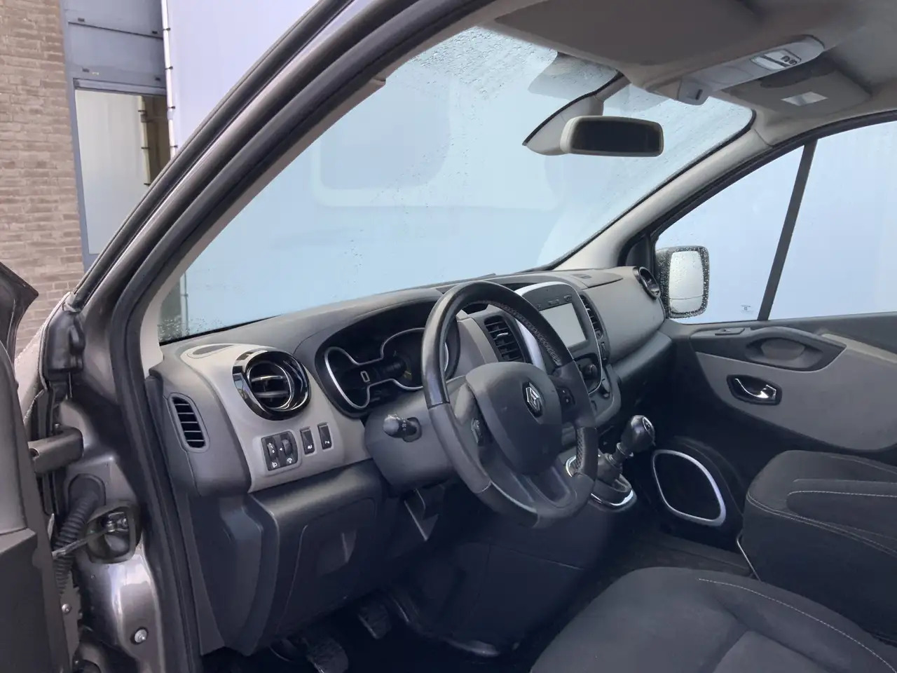Renault Trafic 1.6 dCi T29 L2H1 DC Comfort Energy Airco Cruise Na - Pakettiauto: kuva Renault Trafic 1.6 dCi T29 L2H1 DC Comfort Energy Airco Cruise Na - Pakettiauto Renault Trafic 1.6 dCi T29 L2H1 DC Comfort Energy Airco Cruise Na - Pakettiauto: kuva Renault Trafic 1.6 dCi T29 L2H1 DC Comfort Energy Airco Cruise Na - Pakettiauto