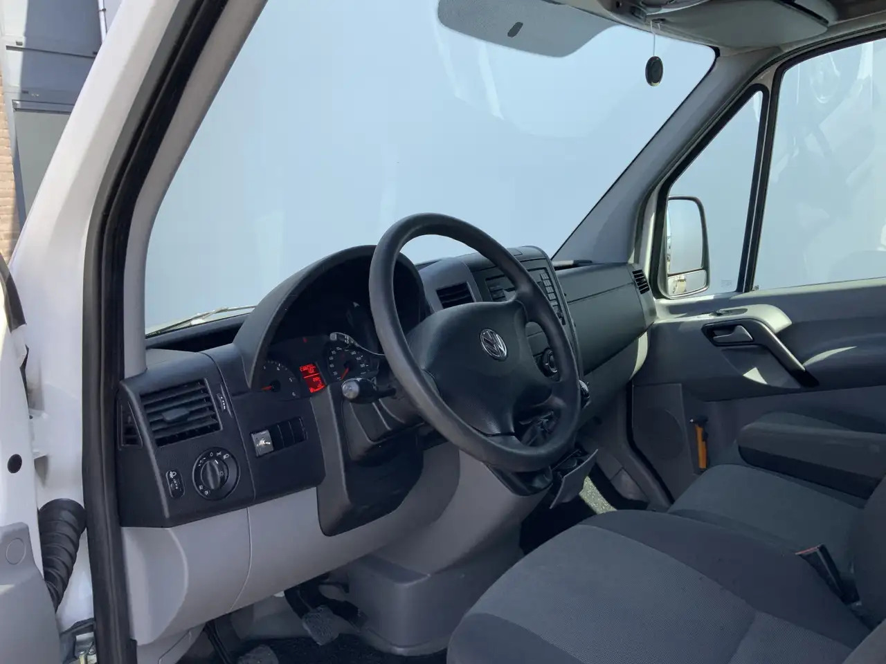 Volkswagen Crafter 35 2.0 TDI L1H1 Airco Cruise 3 Zits Trekhaak 2000 - Pakettiauto: kuva Volkswagen Crafter 35 2.0 TDI L1H1 Airco Cruise 3 Zits Trekhaak 2000 - Pakettiauto Volkswagen Crafter 35 2.0 TDI L1H1 Airco Cruise 3 Zits Trekhaak 2000 - Pakettiauto: kuva Volkswagen Crafter 35 2.0 TDI L1H1 Airco Cruise 3 Zits Trekhaak 2000 - Pakettiauto