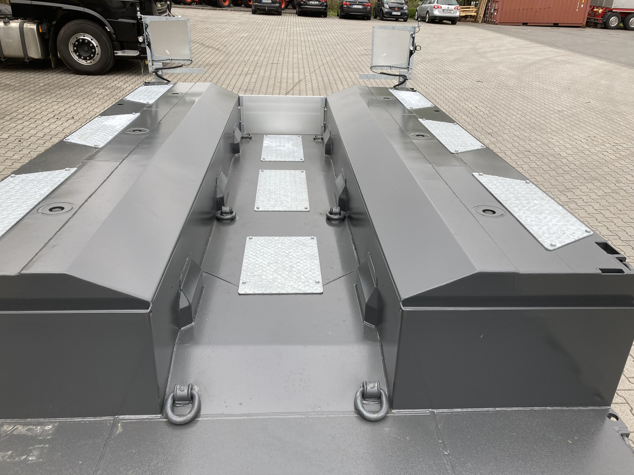 MAX Trailer 3-Achs-Tiefbett mit Pendelachsen - Apuvaunu puoliperävaunu: kuva MAX Trailer 3-Achs-Tiefbett mit Pendelachsen - Apuvaunu puoliperävaunu MAX Trailer 3-Achs-Tiefbett mit Pendelachsen - Apuvaunu puoliperävaunu: kuva MAX Trailer 3-Achs-Tiefbett mit Pendelachsen - Apuvaunu puoliperävaunu