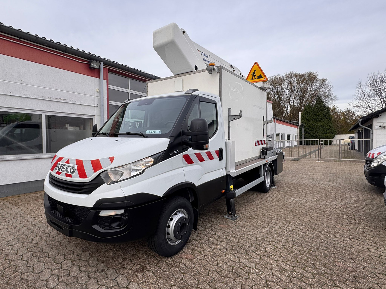 IVECO Daily 70C18 Hubarbeitsbühne Steiger France Elevateur 172 CPL EURO 6C - Itsekulkevat henkilönostimet: kuva IVECO Daily 70C18 Hubarbeitsbühne Steiger France Elevateur 172 CPL EURO 6C - Itsekulkevat henkilönostimet IVECO Daily 70C18 Hubarbeitsbühne Steiger France Elevateur 172 CPL EURO 6C - Itsekulkevat henkilönostimet: kuva IVECO Daily 70C18 Hubarbeitsbühne Steiger France Elevateur 172 CPL EURO 6C - Itsekulkevat henkilönostimet