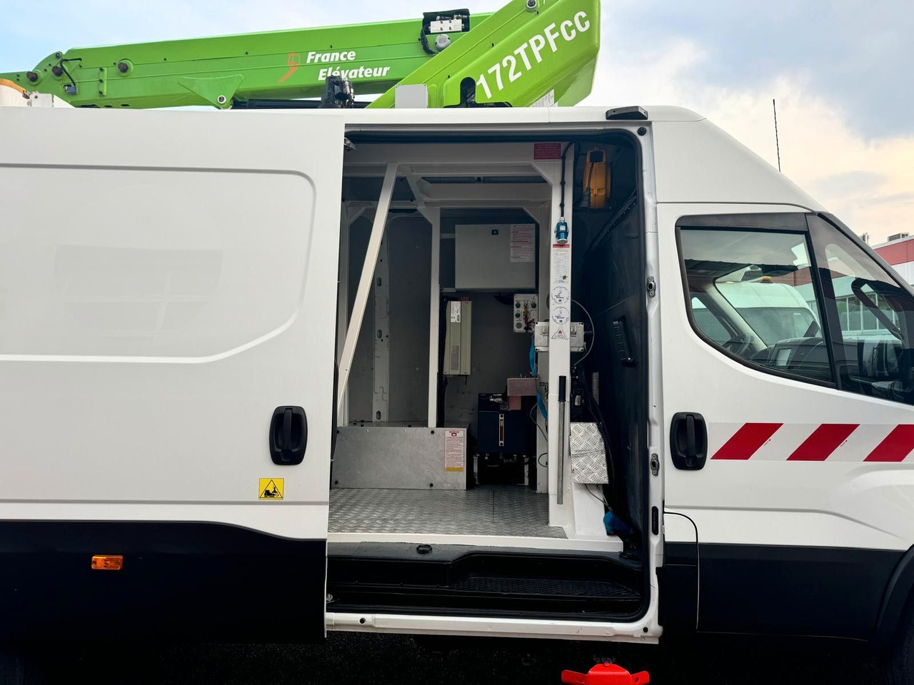 Leasing  Iveco Daily 70C15 Steiger France Elevateur 172 TPFcc Iveco Daily 70C15 Steiger France Elevateur 172 TPFcc: kuva Leasing  Iveco Daily 70C15 Steiger France Elevateur 172 TPFcc Iveco Daily 70C15 Steiger France Elevateur 172 TPFcc