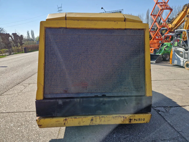 Atlas-Copco XAS350DD - Ilmakompressori: kuva Atlas-Copco XAS350DD - Ilmakompressori Atlas-Copco XAS350DD - Ilmakompressori: kuva Atlas-Copco XAS350DD - Ilmakompressori