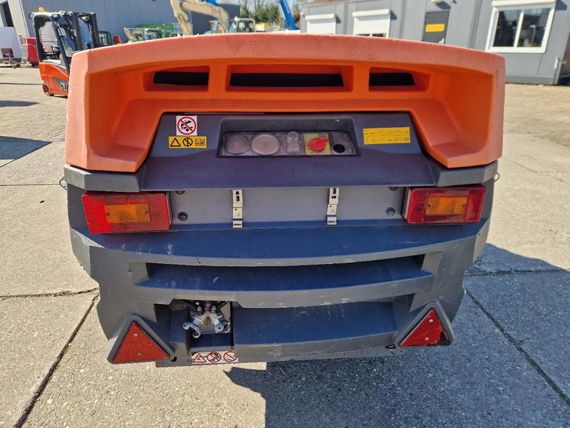 Atlas-Copco XAS57 in zeer nette staat - Ilmakompressori: kuva Atlas-Copco XAS57 in zeer nette staat - Ilmakompressori Atlas-Copco XAS57 in zeer nette staat - Ilmakompressori: kuva Atlas-Copco XAS57 in zeer nette staat - Ilmakompressori