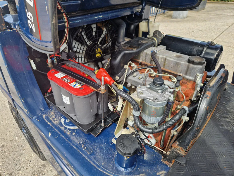 Caterpillar DP25K met breed vorkenbord - Dieseltrukki: kuva Caterpillar DP25K met breed vorkenbord - Dieseltrukki Caterpillar DP25K met breed vorkenbord - Dieseltrukki: kuva Caterpillar DP25K met breed vorkenbord - Dieseltrukki