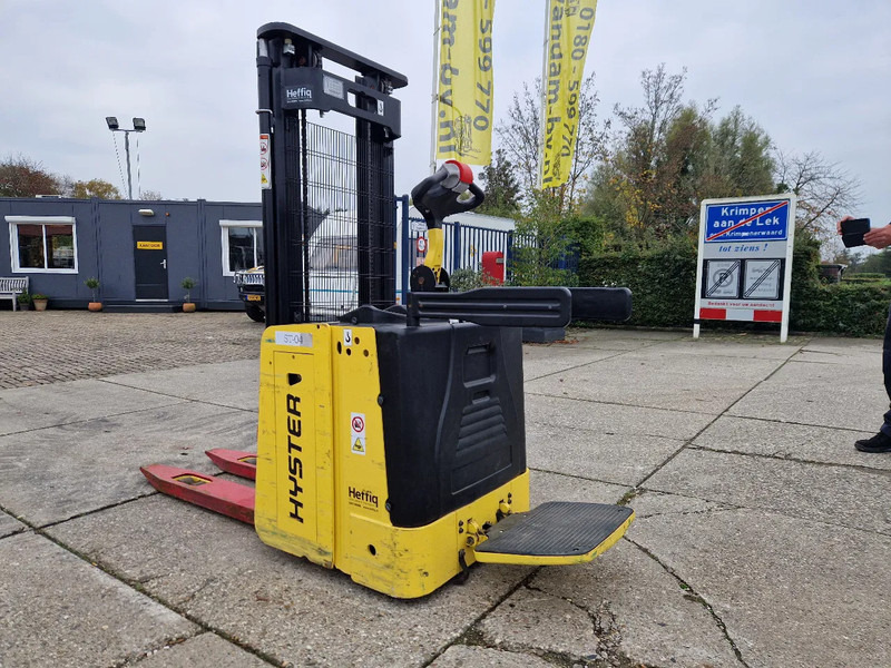 Hyster S1.5S elektrische stapelaar - Pinoamistrukki: kuva Hyster S1.5S elektrische stapelaar - Pinoamistrukki Hyster S1.5S elektrische stapelaar - Pinoamistrukki: kuva Hyster S1.5S elektrische stapelaar - Pinoamistrukki