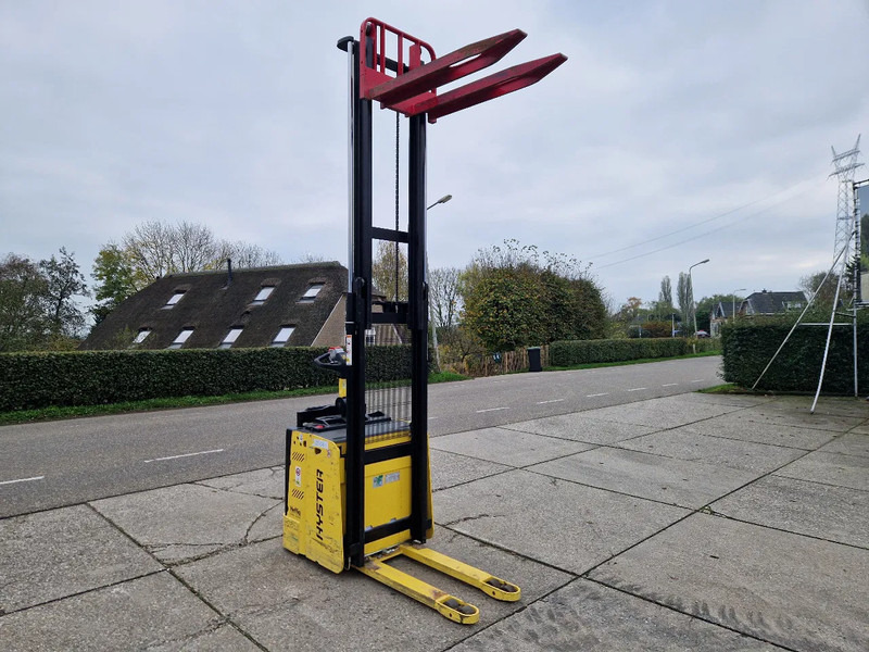 Hyster S1.5S elektrische stapelaar - Pinoamistrukki: kuva Hyster S1.5S elektrische stapelaar - Pinoamistrukki Hyster S1.5S elektrische stapelaar - Pinoamistrukki: kuva Hyster S1.5S elektrische stapelaar - Pinoamistrukki