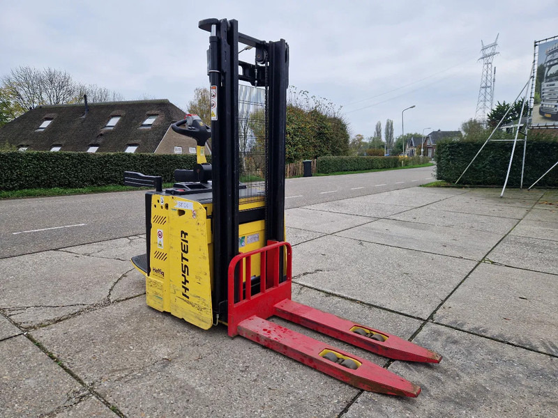 Hyster S1.5S elektrische stapelaar - Pinoamistrukki: kuva Hyster S1.5S elektrische stapelaar - Pinoamistrukki Hyster S1.5S elektrische stapelaar - Pinoamistrukki: kuva Hyster S1.5S elektrische stapelaar - Pinoamistrukki