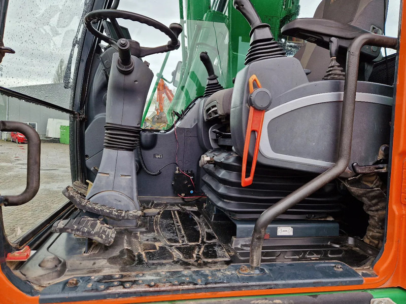 Pyöräalustainen kaivinkone Hyundai Robex 160W-9A met 6-cilinder Cummins motor: kuva Pyöräalustainen kaivinkone Hyundai Robex 160W-9A met 6-cilinder Cummins motor