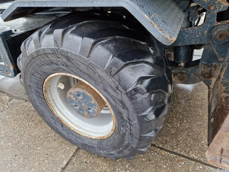 Pyöräalustainen kaivinkone Hyundai Robex 160W-9A met 6-cilinder Cummins motor: kuva Pyöräalustainen kaivinkone Hyundai Robex 160W-9A met 6-cilinder Cummins motor