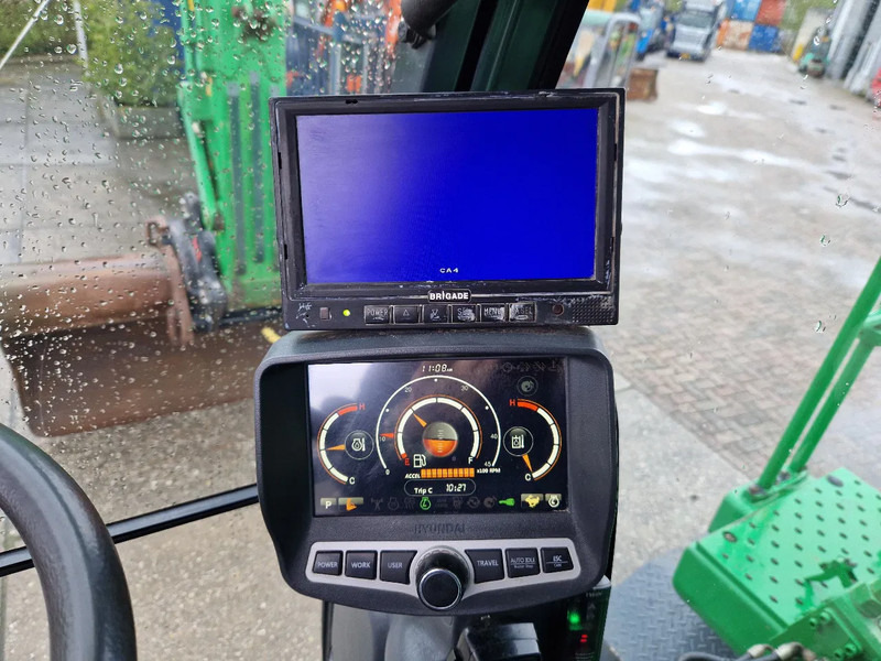 Pyöräalustainen kaivinkone Hyundai Robex 160W-9A met 6-cilinder Cummins motor: kuva Pyöräalustainen kaivinkone Hyundai Robex 160W-9A met 6-cilinder Cummins motor