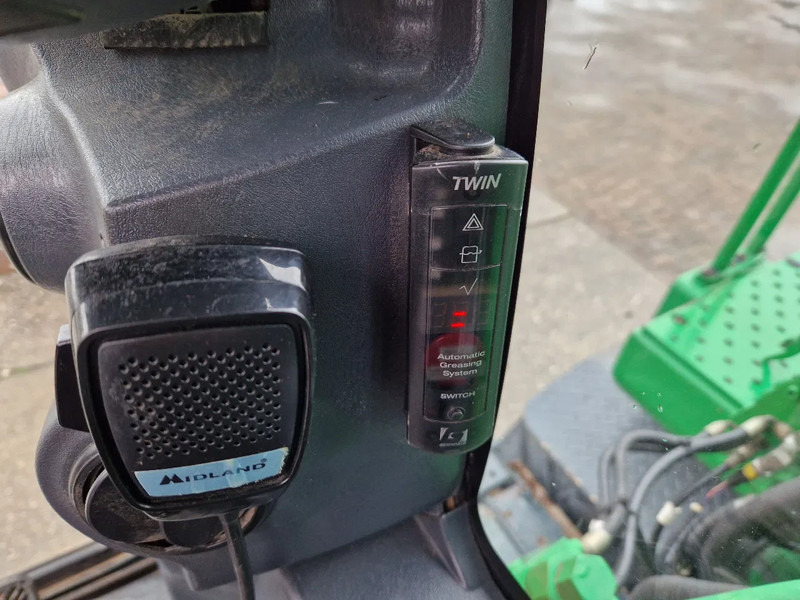 Pyöräalustainen kaivinkone Hyundai Robex 160W-9A met 6-cilinder Cummins motor: kuva Pyöräalustainen kaivinkone Hyundai Robex 160W-9A met 6-cilinder Cummins motor