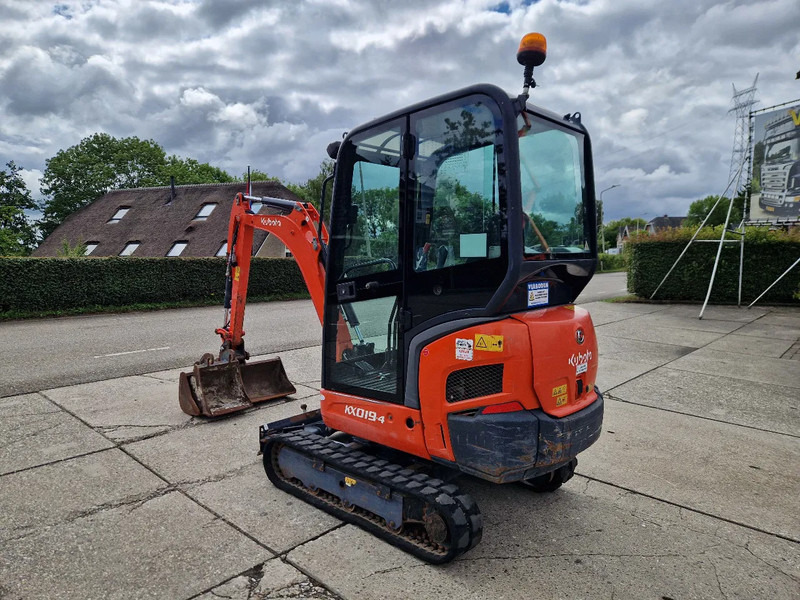 Kubota KX019-4 CW05 met 2 bakken - Minikuormaaja: kuva Kubota KX019-4 CW05 met 2 bakken - Minikuormaaja Kubota KX019-4 CW05 met 2 bakken - Minikuormaaja: kuva Kubota KX019-4 CW05 met 2 bakken - Minikuormaaja