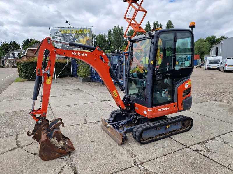 Kubota KX019-4 CW05 met 2 bakken - Minikuormaaja: kuva Kubota KX019-4 CW05 met 2 bakken - Minikuormaaja Kubota KX019-4 CW05 met 2 bakken - Minikuormaaja: kuva Kubota KX019-4 CW05 met 2 bakken - Minikuormaaja