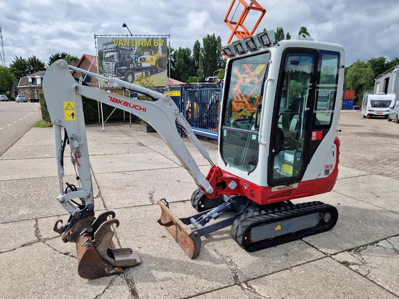 Takeuchi TB216 met 2089 uur - Minikuormaaja: kuva Takeuchi TB216 met 2089 uur - Minikuormaaja Takeuchi TB216 met 2089 uur - Minikuormaaja: kuva Takeuchi TB216 met 2089 uur - Minikuormaaja