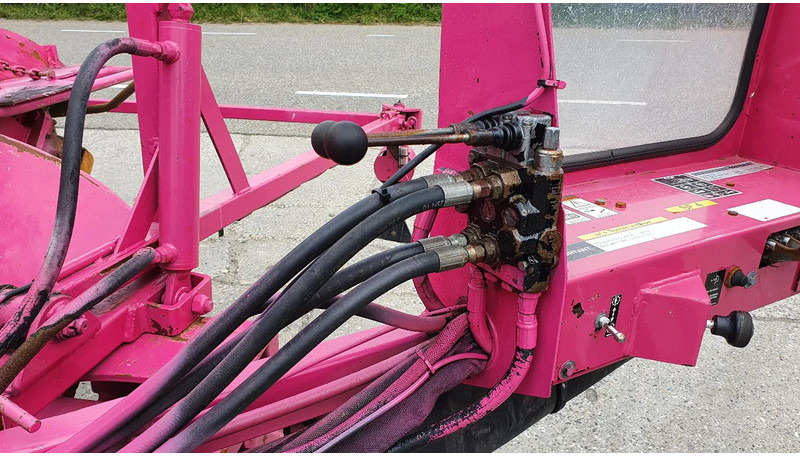 Kantojyrsin VERMEER SC1102 stobbenfrees/stronkenfrees op aanhanger: kuva Kantojyrsin VERMEER SC1102 stobbenfrees/stronkenfrees op aanhanger