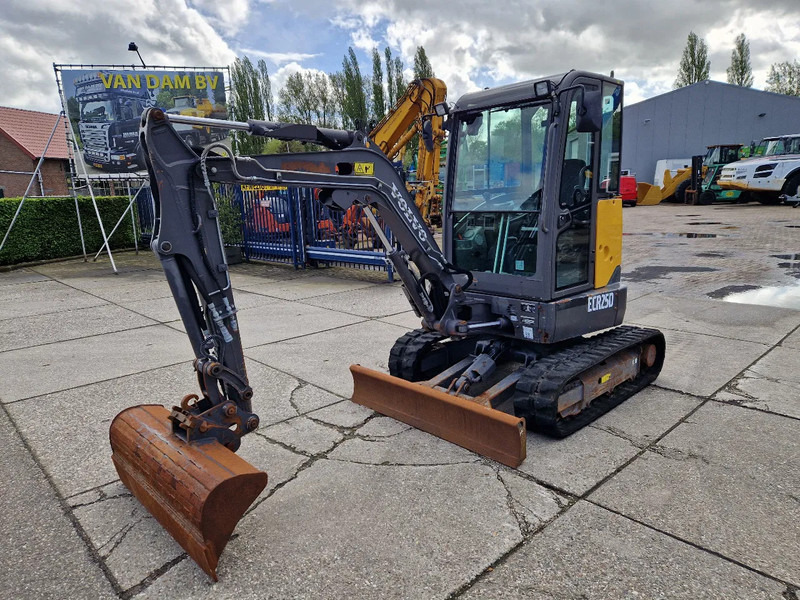Volvo ECR25D met 2562 uur - Minikuormaaja: kuva Volvo ECR25D met 2562 uur - Minikuormaaja Volvo ECR25D met 2562 uur - Minikuormaaja: kuva Volvo ECR25D met 2562 uur - Minikuormaaja