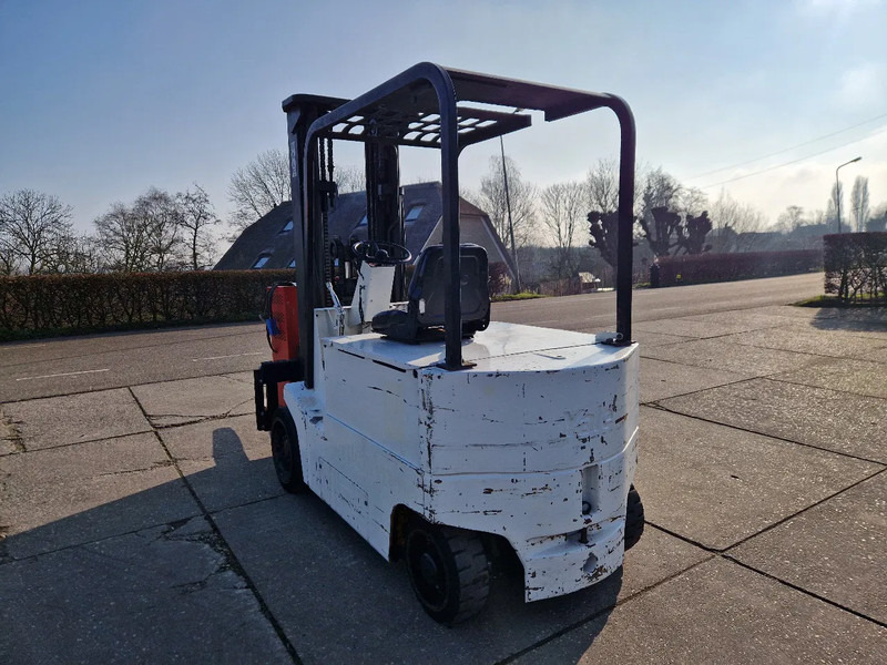Yale 4.5 ton elektrisch triplomast - Sähkötrukki: kuva Yale 4.5 ton elektrisch triplomast - Sähkötrukki Yale 4.5 ton elektrisch triplomast - Sähkötrukki: kuva Yale 4.5 ton elektrisch triplomast - Sähkötrukki