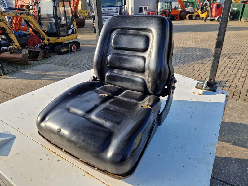 Yale 4.5 ton elektrisch triplomast - Sähkötrukki: kuva Yale 4.5 ton elektrisch triplomast - Sähkötrukki Yale 4.5 ton elektrisch triplomast - Sähkötrukki: kuva Yale 4.5 ton elektrisch triplomast - Sähkötrukki