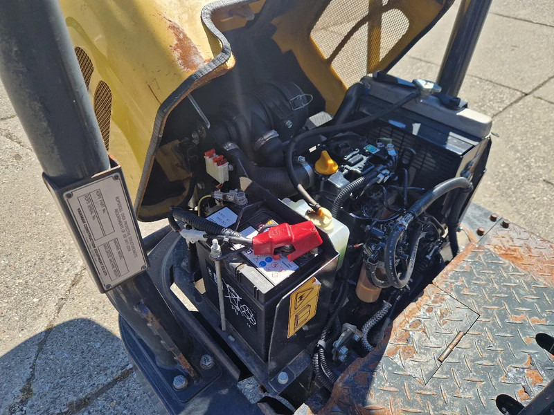 Yanmar C12R-B 3-zijdig kiepend - Dumpperi: kuva Yanmar C12R-B 3-zijdig kiepend - Dumpperi Yanmar C12R-B 3-zijdig kiepend - Dumpperi: kuva Yanmar C12R-B 3-zijdig kiepend - Dumpperi