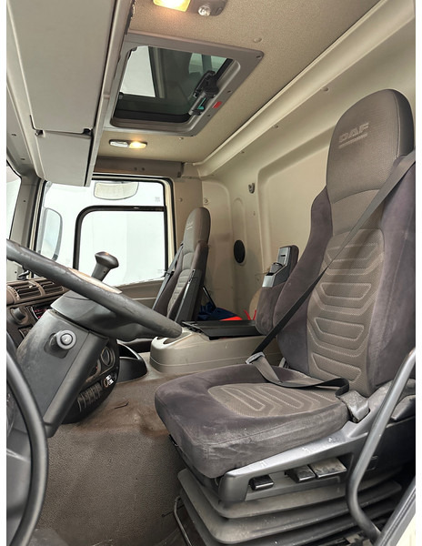 Pressukapelli kuorma-auto DAF CF75.310: kuva Pressukapelli kuorma-auto DAF CF75.310