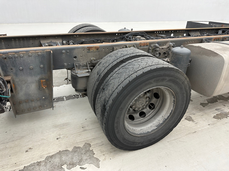 Kuorma-auto alusta DAF XF 460 Space Cab: kuva Kuorma-auto alusta DAF XF 460 Space Cab