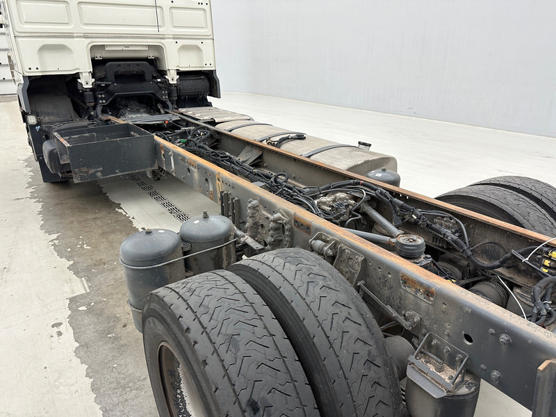 Kuorma-auto alusta DAF XF 460 Space Cab: kuva Kuorma-auto alusta DAF XF 460 Space Cab