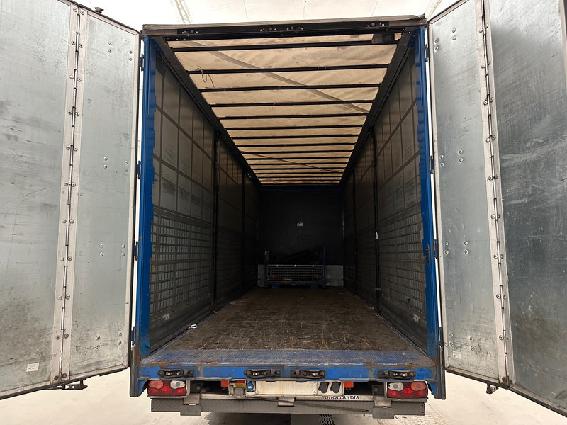 Pressukapelli kuorma-auto Mercedes-Benz Actros 2642 - 6x2: kuva Pressukapelli kuorma-auto Mercedes-Benz Actros 2642 - 6x2