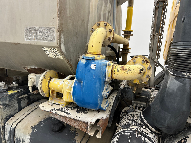 Renault Kerax 320 DCi - 6x4 - Säiliöauto: kuva Renault Kerax 320 DCi - 6x4 - Säiliöauto Renault Kerax 320 DCi - 6x4 - Säiliöauto: kuva Renault Kerax 320 DCi - 6x4 - Säiliöauto