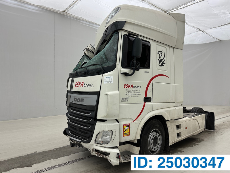 DAF XF 460 Super Space Cab - Vetopöytäauto: kuva DAF XF 460 Super Space Cab - Vetopöytäauto DAF XF 460 Super Space Cab - Vetopöytäauto: kuva DAF XF 460 Super Space Cab - Vetopöytäauto