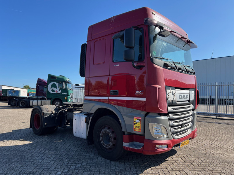 DAF XF106.440 Space Cab - Vetopöytäauto: kuva DAF XF106.440 Space Cab - Vetopöytäauto DAF XF106.440 Space Cab - Vetopöytäauto: kuva DAF XF106.440 Space Cab - Vetopöytäauto