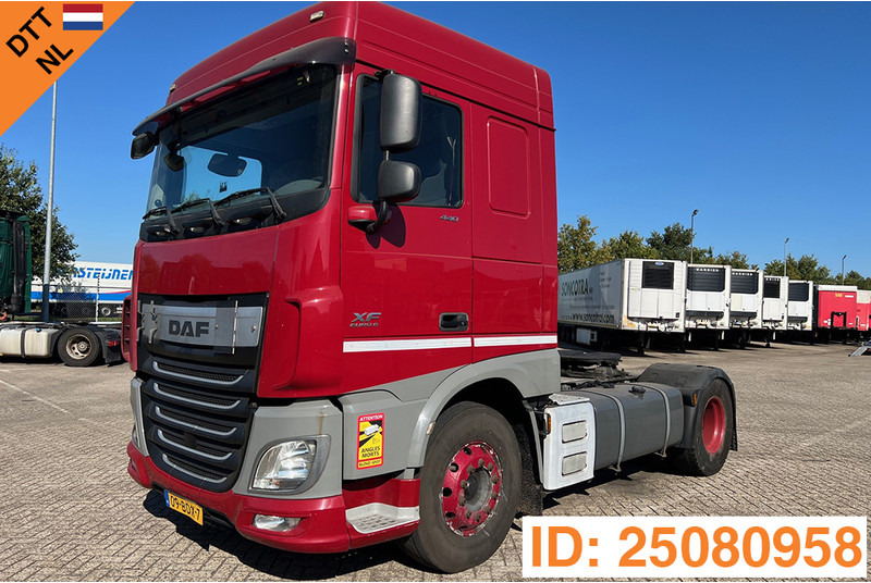 DAF XF106.440 Space Cab - Vetopöytäauto: kuva DAF XF106.440 Space Cab - Vetopöytäauto DAF XF106.440 Space Cab - Vetopöytäauto: kuva DAF XF106.440 Space Cab - Vetopöytäauto