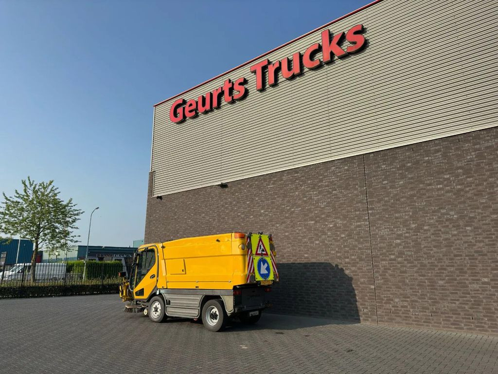 Johnston CX400 SWEEPING TRUCK/ KEHRMASCHINE/VEEG - Lakaisuauto: kuva Johnston CX400 SWEEPING TRUCK/ KEHRMASCHINE/VEEG - Lakaisuauto Johnston CX400 SWEEPING TRUCK/ KEHRMASCHINE/VEEG - Lakaisuauto: kuva Johnston CX400 SWEEPING TRUCK/ KEHRMASCHINE/VEEG - Lakaisuauto