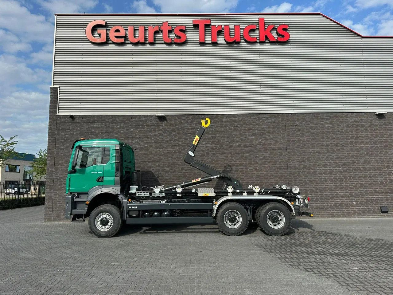 MAN TGS 33.480 6X6 HYVA LIFT 26-55-S HAAKARM / ABROL - Koukkulava kuorma-auto: kuva MAN TGS 33.480 6X6 HYVA LIFT 26-55-S HAAKARM / ABROL - Koukkulava kuorma-auto MAN TGS 33.480 6X6 HYVA LIFT 26-55-S HAAKARM / ABROL - Koukkulava kuorma-auto: kuva MAN TGS 33.480 6X6 HYVA LIFT 26-55-S HAAKARM / ABROL - Koukkulava kuorma-auto