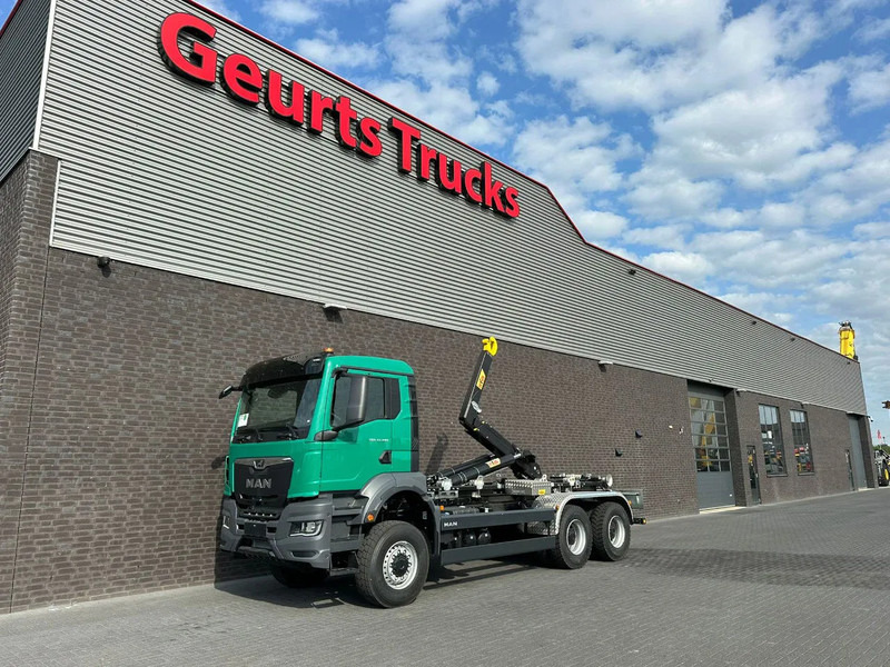 MAN TGS 33.480 6X6 HYVA LIFT 26-55-S HAAKARM / ABROLLKIPPER/ HOOKLIFT (NIEUWE/ NEU/ NEW) - Koukkulava kuorma-auto: kuva MAN TGS 33.480 6X6 HYVA LIFT 26-55-S HAAKARM / ABROLLKIPPER/ HOOKLIFT (NIEUWE/ NEU/ NEW) - Koukkulava kuorma-auto MAN TGS 33.480 6X6 HYVA LIFT 26-55-S HAAKARM / ABROLLKIPPER/ HOOKLIFT (NIEUWE/ NEU/ NEW) - Koukkulava kuorma-auto: kuva MAN TGS 33.480 6X6 HYVA LIFT 26-55-S HAAKARM / ABROLLKIPPER/ HOOKLIFT (NIEUWE/ NEU/ NEW) - Koukkulava kuorma-auto