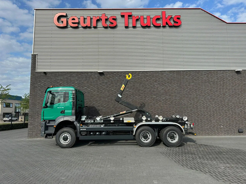 MAN TGS 33.480 6X6 HYVA LIFT 26-55-S HAAKARM / ABROLLKIPPER/ HOOKLIFT (NIEUWE/ NEU/ NEW) - Koukkulava kuorma-auto: kuva MAN TGS 33.480 6X6 HYVA LIFT 26-55-S HAAKARM / ABROLLKIPPER/ HOOKLIFT (NIEUWE/ NEU/ NEW) - Koukkulava kuorma-auto MAN TGS 33.480 6X6 HYVA LIFT 26-55-S HAAKARM / ABROLLKIPPER/ HOOKLIFT (NIEUWE/ NEU/ NEW) - Koukkulava kuorma-auto: kuva MAN TGS 33.480 6X6 HYVA LIFT 26-55-S HAAKARM / ABROLLKIPPER/ HOOKLIFT (NIEUWE/ NEU/ NEW) - Koukkulava kuorma-auto