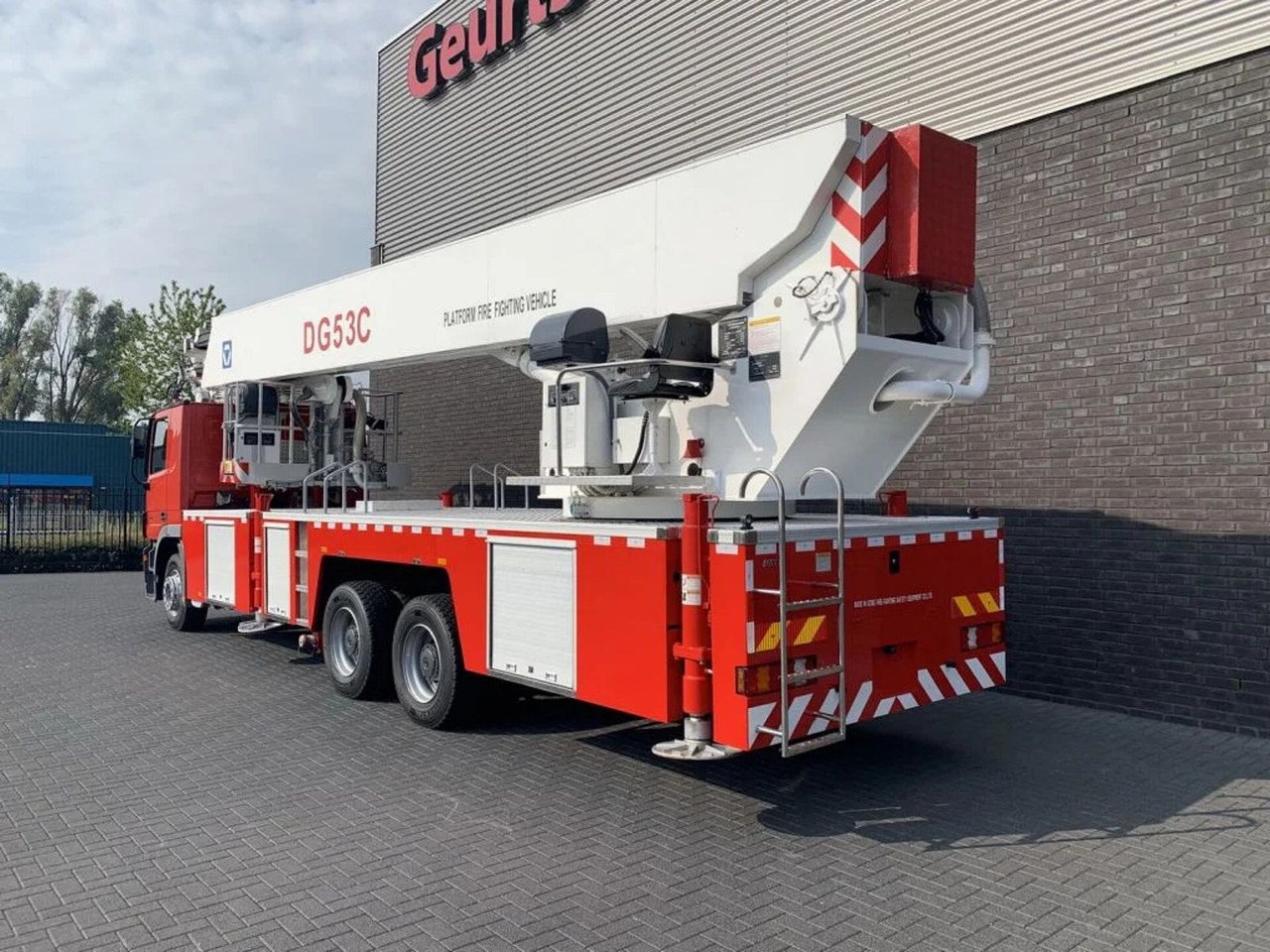 Mercedes-Benz Actros 3332 6X4 XCMG DG53C FIRE FIGTHING PLATFOR - Paloauto: kuva Mercedes-Benz Actros 3332 6X4 XCMG DG53C FIRE FIGTHING PLATFOR - Paloauto Mercedes-Benz Actros 3332 6X4 XCMG DG53C FIRE FIGTHING PLATFOR - Paloauto: kuva Mercedes-Benz Actros 3332 6X4 XCMG DG53C FIRE FIGTHING PLATFOR - Paloauto