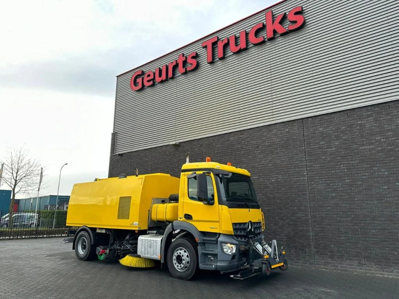 Mercedes-Benz Arocs 1824 4X2 BEAM A9000 SWEEPING TRUCK/ KEHRMA - Lakaisuauto: kuva Mercedes-Benz Arocs 1824 4X2 BEAM A9000 SWEEPING TRUCK/ KEHRMA - Lakaisuauto Mercedes-Benz Arocs 1824 4X2 BEAM A9000 SWEEPING TRUCK/ KEHRMA - Lakaisuauto: kuva Mercedes-Benz Arocs 1824 4X2 BEAM A9000 SWEEPING TRUCK/ KEHRMA - Lakaisuauto