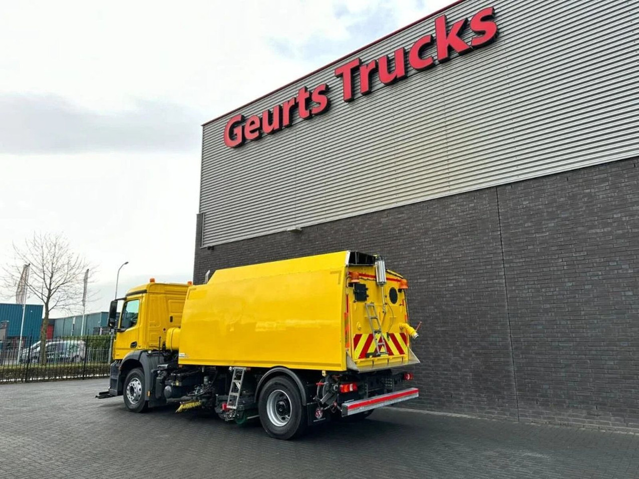 Mercedes-Benz Arocs 1824 4X2 BEAM A9000 SWEEPING TRUCK/ KEHRMA - Lakaisuauto: kuva Mercedes-Benz Arocs 1824 4X2 BEAM A9000 SWEEPING TRUCK/ KEHRMA - Lakaisuauto Mercedes-Benz Arocs 1824 4X2 BEAM A9000 SWEEPING TRUCK/ KEHRMA - Lakaisuauto: kuva Mercedes-Benz Arocs 1824 4X2 BEAM A9000 SWEEPING TRUCK/ KEHRMA - Lakaisuauto