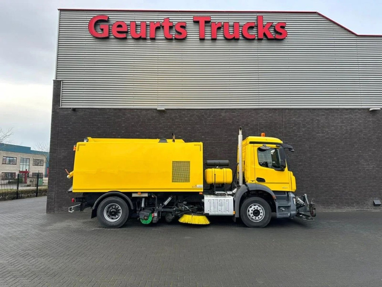 Mercedes-Benz Arocs 1824 4X2 BEAM A9000 SWEEPING TRUCK/ KEHRMA - Lakaisuauto: kuva Mercedes-Benz Arocs 1824 4X2 BEAM A9000 SWEEPING TRUCK/ KEHRMA - Lakaisuauto Mercedes-Benz Arocs 1824 4X2 BEAM A9000 SWEEPING TRUCK/ KEHRMA - Lakaisuauto: kuva Mercedes-Benz Arocs 1824 4X2 BEAM A9000 SWEEPING TRUCK/ KEHRMA - Lakaisuauto