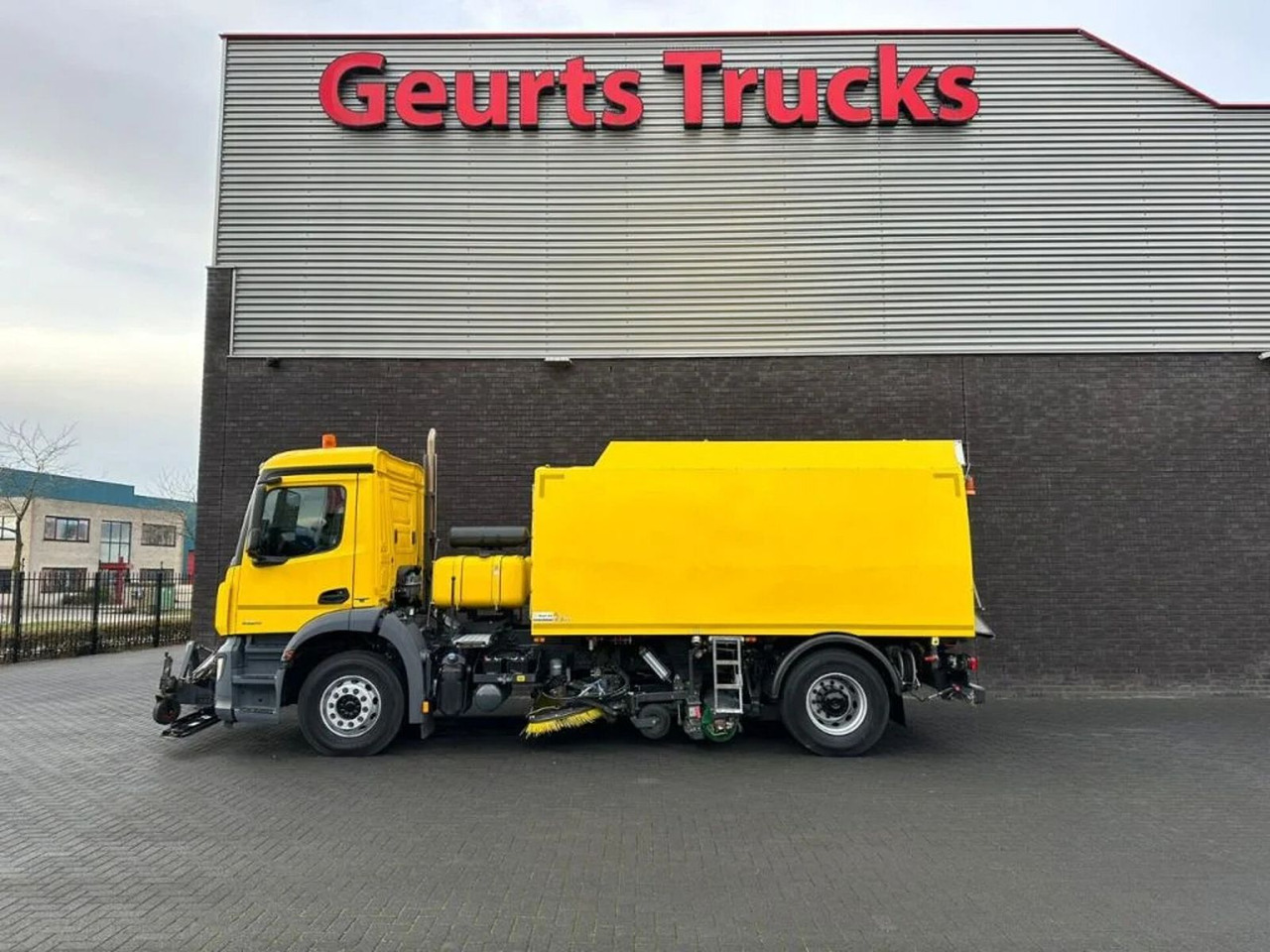 Mercedes-Benz Arocs 1824 4X2 BEAM A9000 SWEEPING TRUCK/ KEHRMA - Lakaisuauto: kuva Mercedes-Benz Arocs 1824 4X2 BEAM A9000 SWEEPING TRUCK/ KEHRMA - Lakaisuauto Mercedes-Benz Arocs 1824 4X2 BEAM A9000 SWEEPING TRUCK/ KEHRMA - Lakaisuauto: kuva Mercedes-Benz Arocs 1824 4X2 BEAM A9000 SWEEPING TRUCK/ KEHRMA - Lakaisuauto