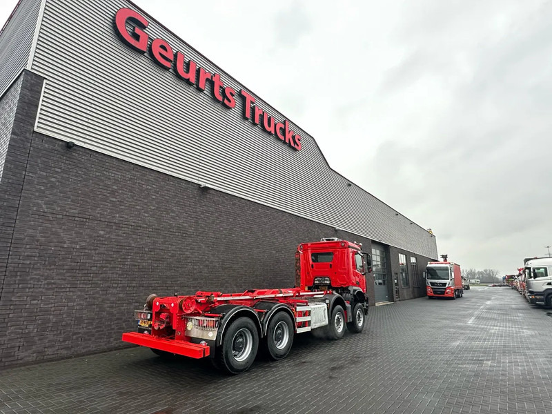 Kuorma-auto - vaijerivaihtolava Mercedes-Benz Arocs 8X4 VDL S-30-6600 HAAKARMSYSTEEM/ABROLLKIPPER/HOOKLIFT: kuva Kuorma-auto - vaijerivaihtolava Mercedes-Benz Arocs 8X4 VDL S-30-6600 HAAKARMSYSTEEM/ABROLLKIPPER/HOOKLIFT