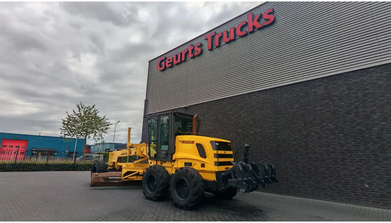 New Holland RG 200 B MOTORGRADER + RIPPER FROM 2012 HOURS 4237 - Tiehöylä: kuva New Holland RG 200 B MOTORGRADER + RIPPER FROM 2012 HOURS 4237 - Tiehöylä New Holland RG 200 B MOTORGRADER + RIPPER FROM 2012 HOURS 4237 - Tiehöylä: kuva New Holland RG 200 B MOTORGRADER + RIPPER FROM 2012 HOURS 4237 - Tiehöylä