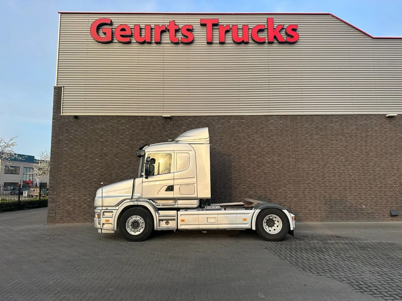 Scania T124-420 LA4X2NA ORIGINAL KM TREKKER MET HYDRAUL - Vetopöytäauto: kuva Scania T124-420 LA4X2NA ORIGINAL KM TREKKER MET HYDRAUL - Vetopöytäauto Scania T124-420 LA4X2NA ORIGINAL KM TREKKER MET HYDRAUL - Vetopöytäauto: kuva Scania T124-420 LA4X2NA ORIGINAL KM TREKKER MET HYDRAUL - Vetopöytäauto